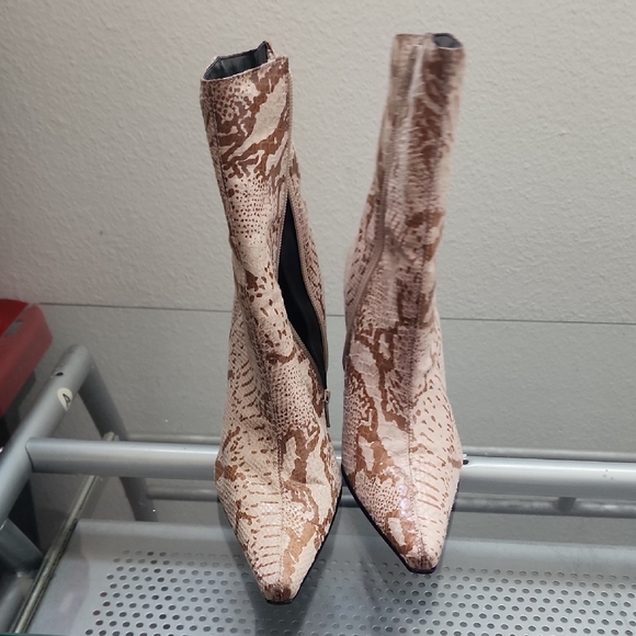 Vintage Edward Paul Snake Print Pointed Toe Heeled Boots - Picture 2 of 7